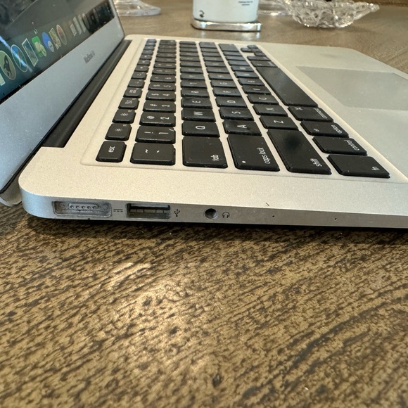 MacBook Air (13inch, Early 2014) - Picture 5 of 14